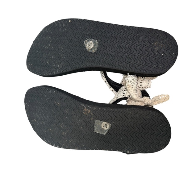 Arizona Love Women’s Cream Lace Trekky Sandals - Size 38 - Picture 11 of 12